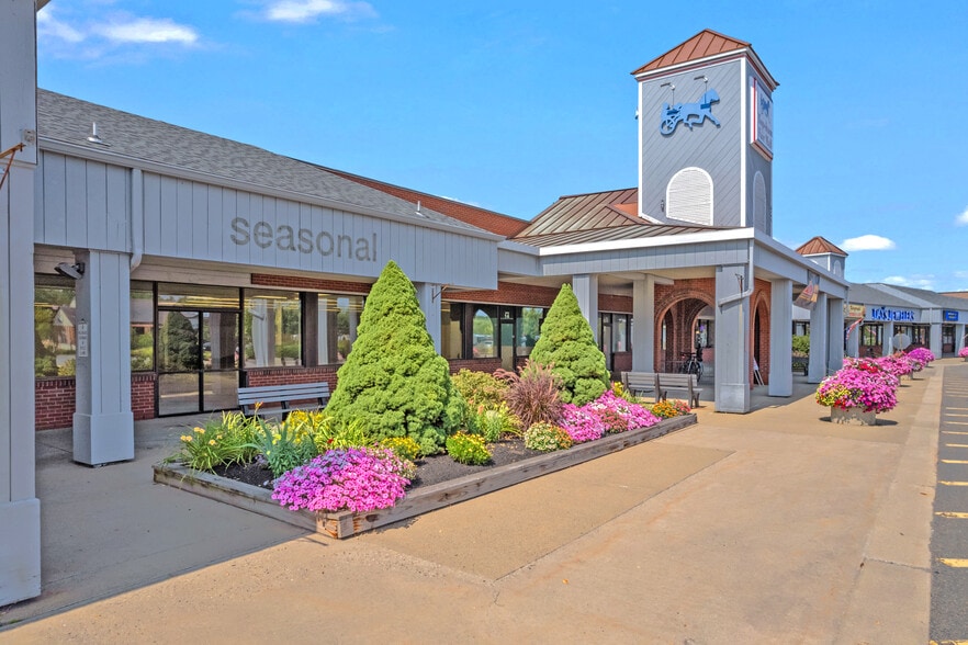 49-55 Topsham Fair Mall Rd, Topsham, ME for sale - Building Photo - Image 3 of 7