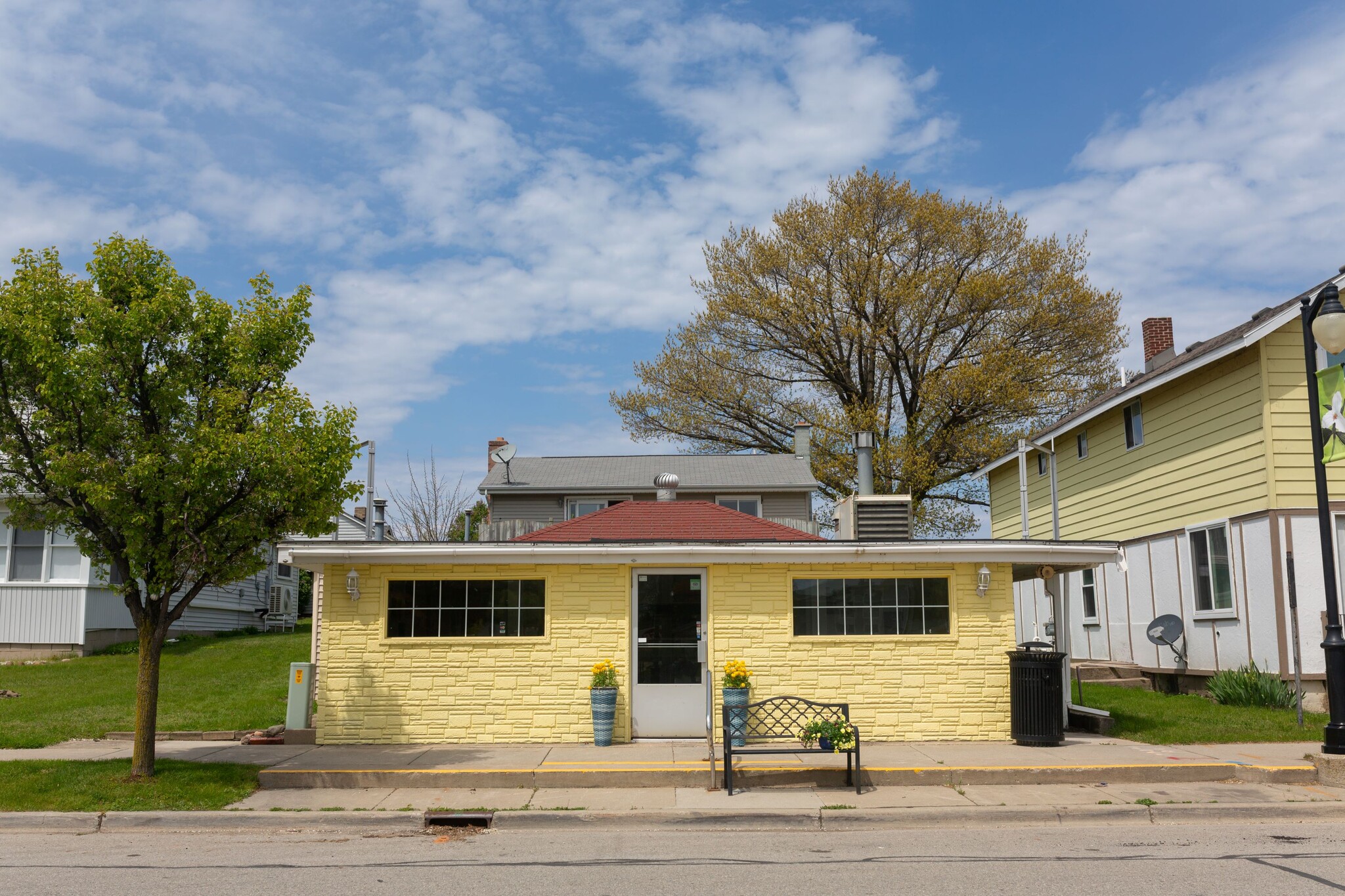 42 W Spring St, Port Austin, MI for lease Primary Photo- Image 1 of 32