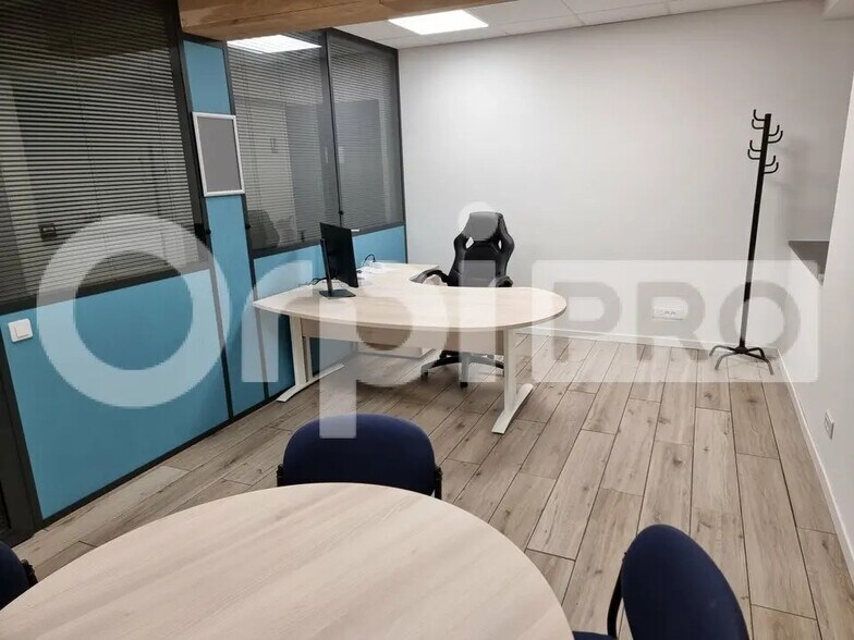 Office in Compiègne for lease - Building Photo - Image 3 of 4