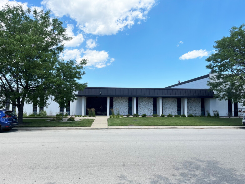 1400 Greenleaf Ave, Elk Grove Village, IL for sale - Building Photo - Image 1 of 2