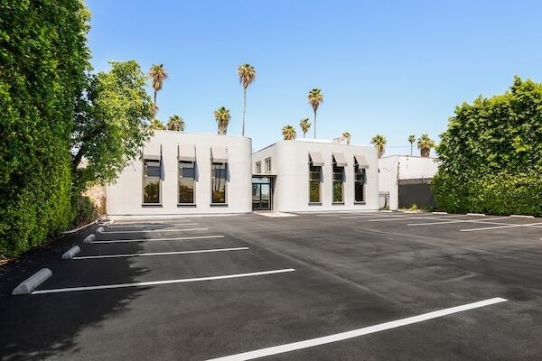 16946 Sherman Way, Lake Balboa, CA for sale Primary Photo- Image 1 of 1