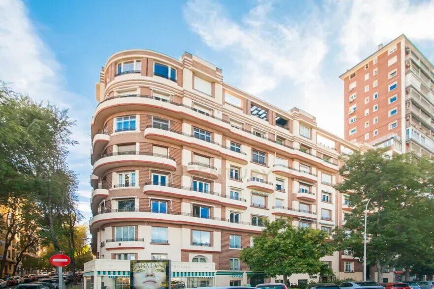 Multifamily in Madrid, Madrid for sale - Building Photo - Image 1 of 3