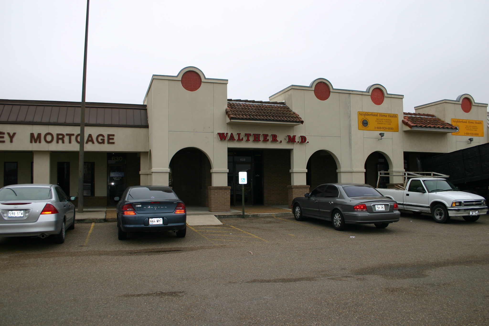 602-636 N Ed Carey Dr, Harlingen, TX for lease Primary Photo- Image 1 of 8