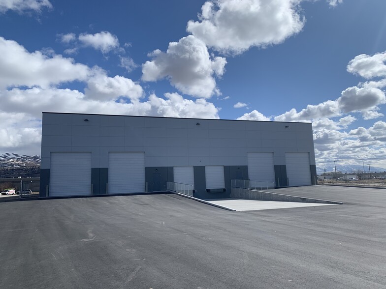 910 W Center St, North Salt Lake, UT for lease - Building Photo - Image 2 of 8