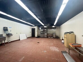  for lease Interior Photo- Image 2 of 6