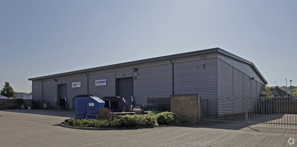 Bilton Way, Luton for sale - Primary Photo - Image 1 of 1