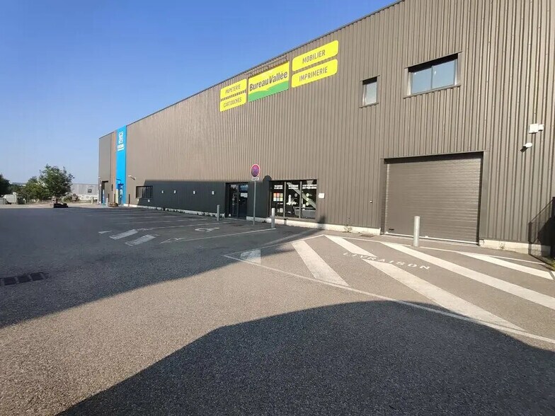 Retail in Bourgoin-Jallieu for sale - Building Photo - Image 3 of 9