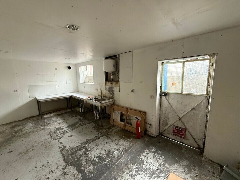Industrial in La Courneuve for lease - Interior Photo - Image 3 of 9