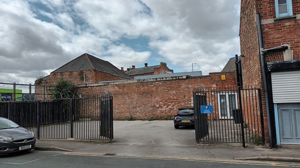 26-32 Holderness Rd, Hull for lease - Building Photo - Image 3 of 8