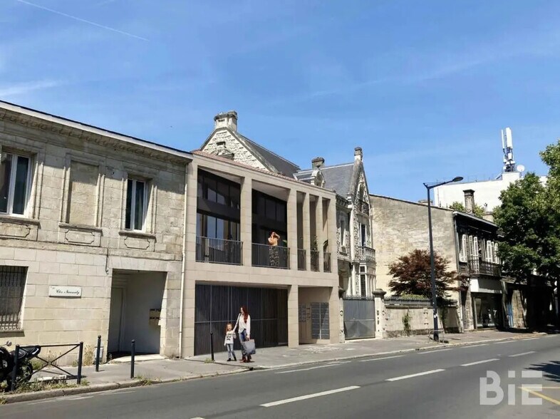 Office in Bordeaux for lease - Building Photo - Image 2 of 9