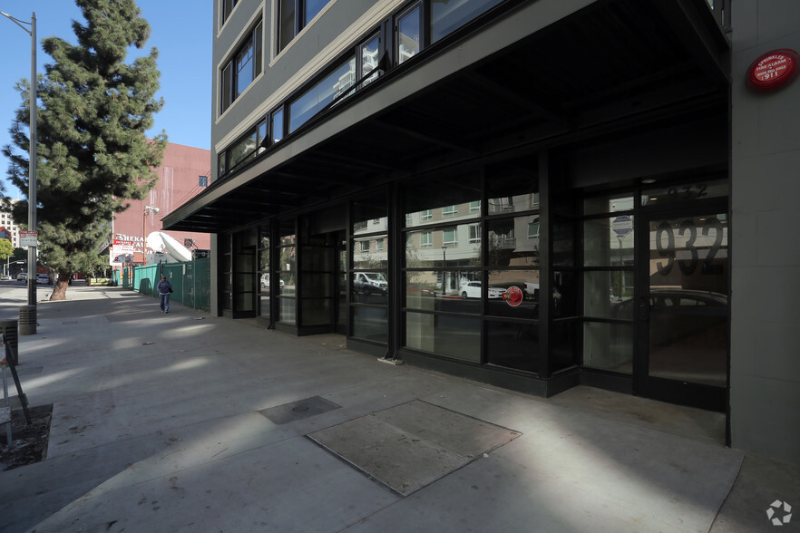 932 S Hill St, Los Angeles, CA for lease - Building Photo - Image 3 of 7