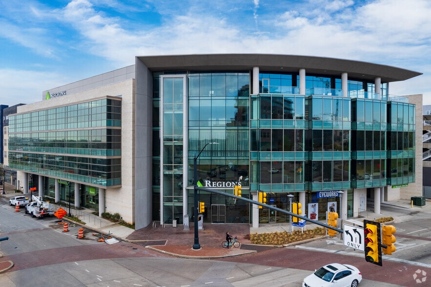 3017 W 7th St, Fort Worth, TX for lease - Building Photo - Image 3 of 9