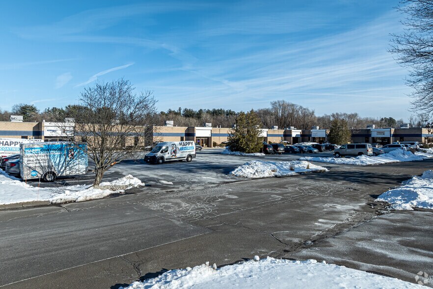 72 Shaker Rd, Enfield, CT for sale - Primary Photo - Image 1 of 1