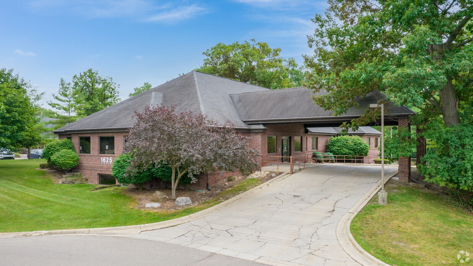 1625 Ramblewood Dr, East Lansing, MI 48823