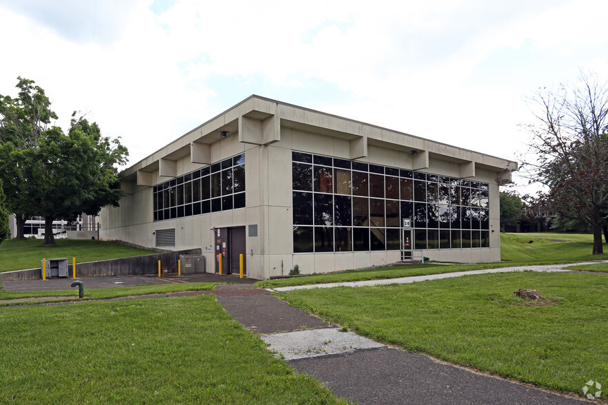 727 Norristown Rd, Lower Gwynedd, PA for sale - Building Photo - Image 1 of 1