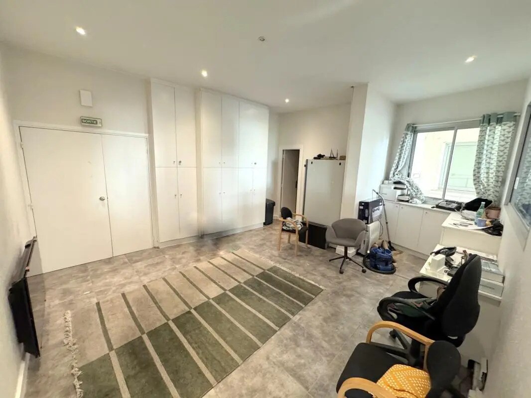 Office in Versailles for sale Interior Photo- Image 1 of 8