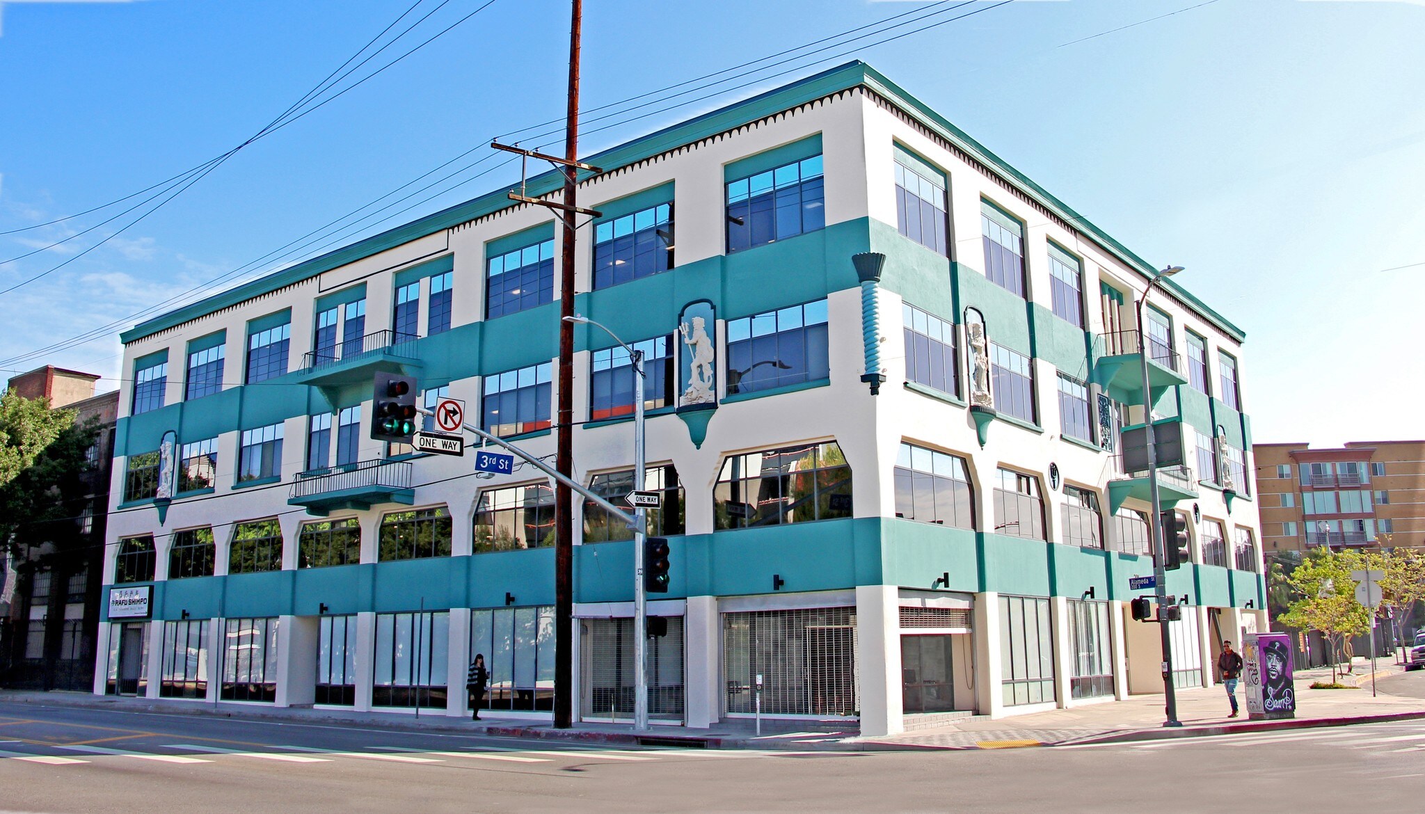 701-721 E 3rd St, Los Angeles, CA for lease Building Photo- Image 1 of 2