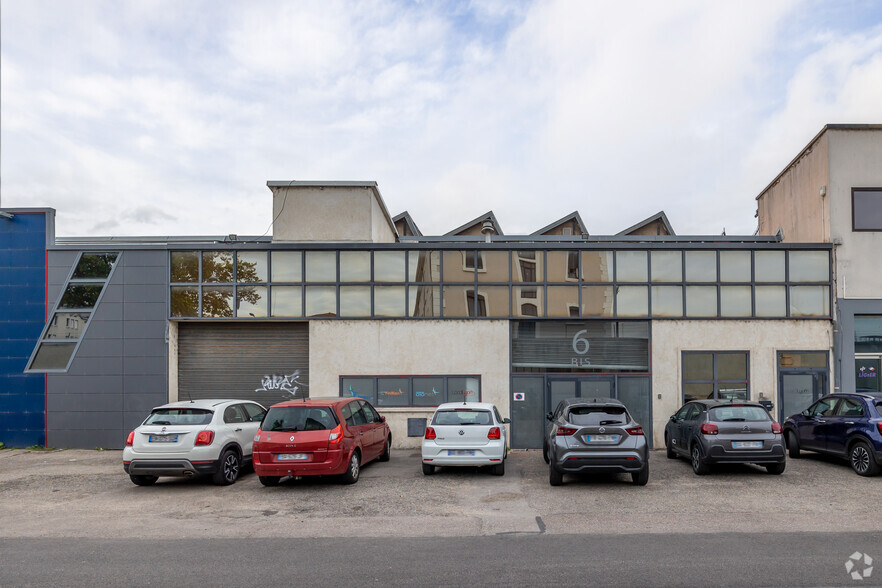 Flex in Lyon for sale - Primary Photo - Image 1 of 9
