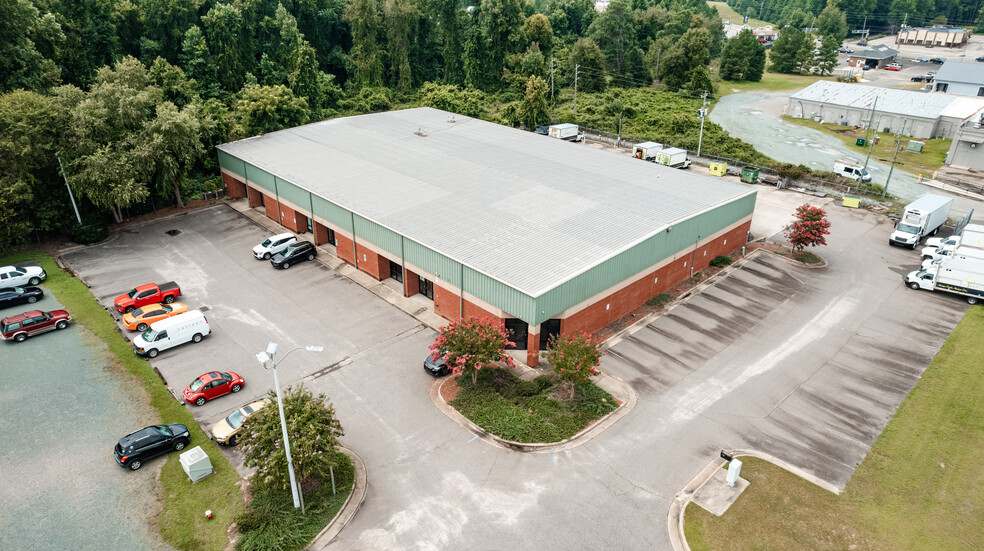 200-225 Commercial Ct, Sanford, NC for lease - Building Photo - Image 2 of 6