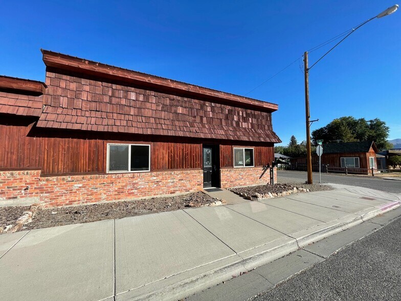 730 E Main St, Challis, ID 83226