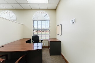2120 N Dixie Hwy, Boca Raton, FL for lease Interior Photo- Image 1 of 14