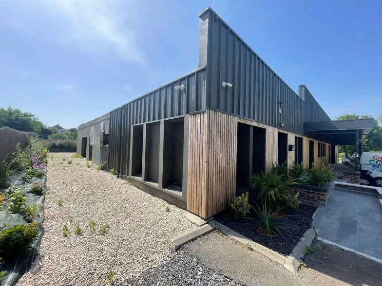 Office in Gauchy for lease - Building Photo - Image 1 of 1