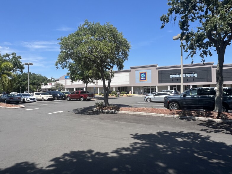 2900 34TH St S, Saint Petersburg, FL for lease - Building Photo - Image 1 of 12