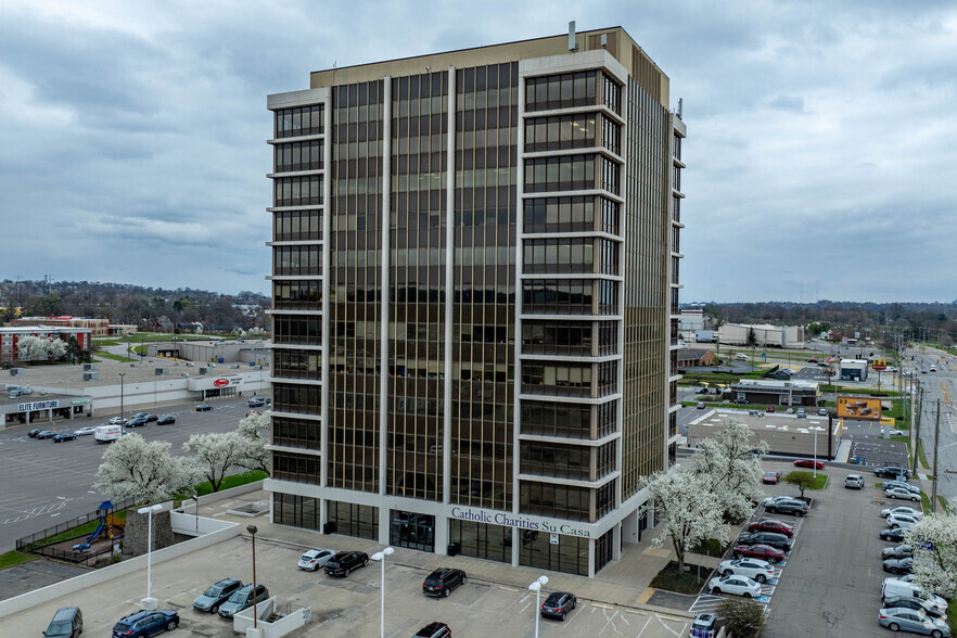 7162 Reading Rd, Cincinnati, OH for lease - Primary Photo - Image 1 of 6