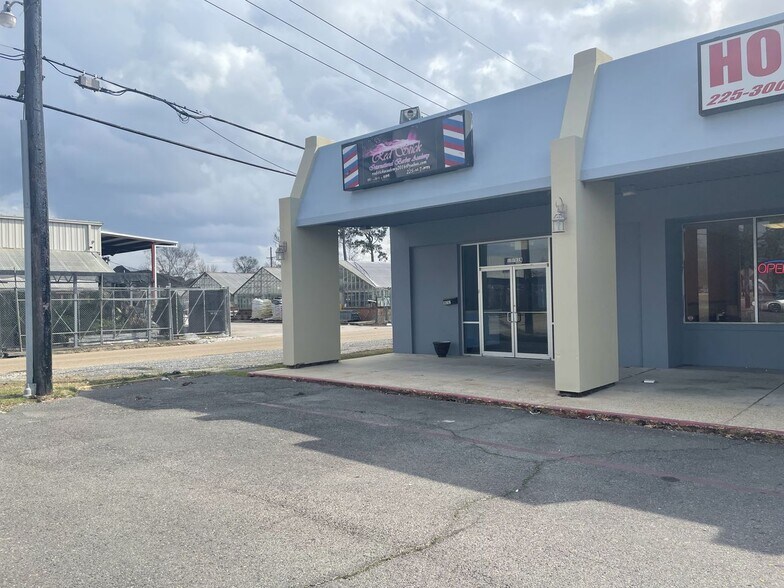 10786 N Harrells Ferry Rd, Baton Rouge, LA for lease - Building Photo - Image 2 of 4