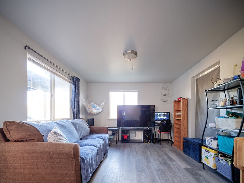 521 Walnut St, Independence, OR for sale - Building Photo - Image 2 of 10