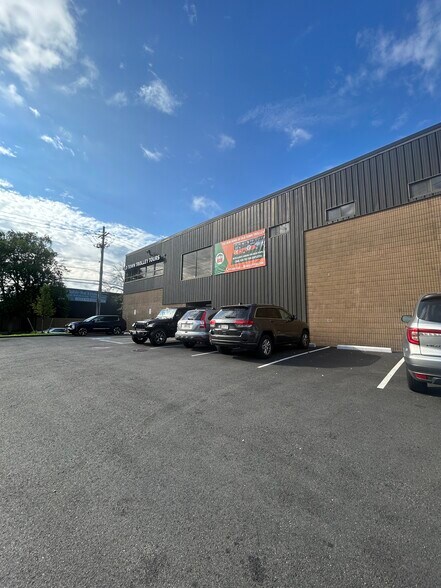 129 Commercial St, Malden, MA for lease - Building Photo - Image 3 of 22