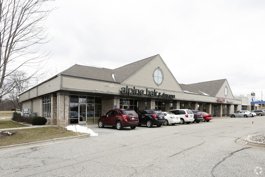5351-5365 Alpine Ave NW, Comstock Park, MI for lease - Primary Photo - Image 1 of 5