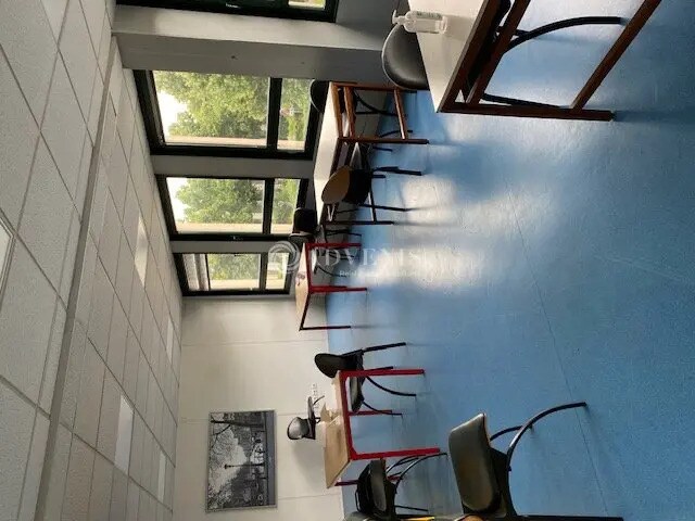 Office in Grenoble for lease - Interior Photo - Image 3 of 6