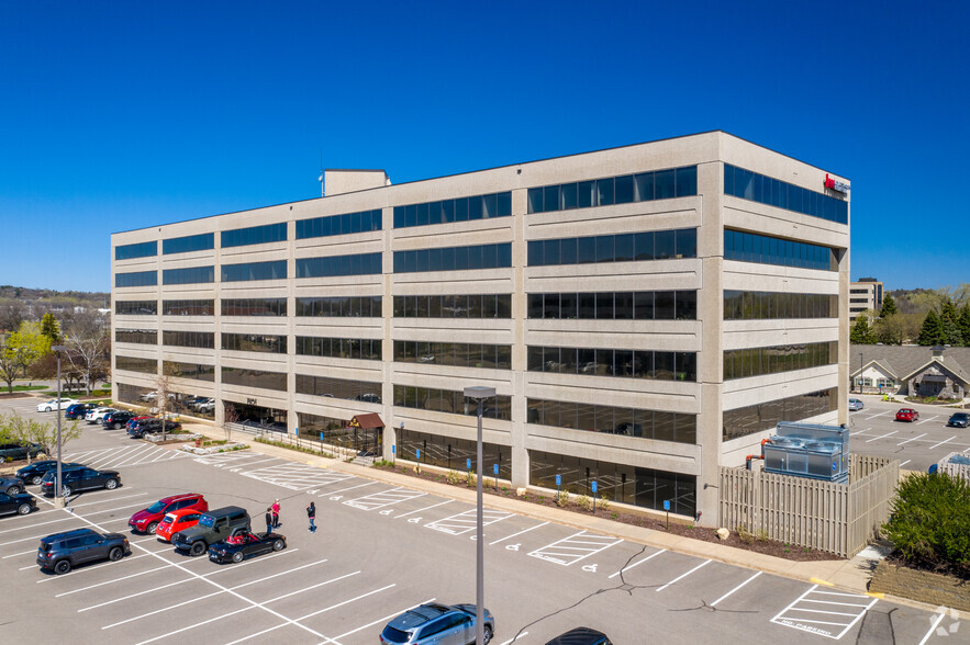 7401 Metro Blvd, Edina, MN for lease - Primary Photo - Image 1 of 14