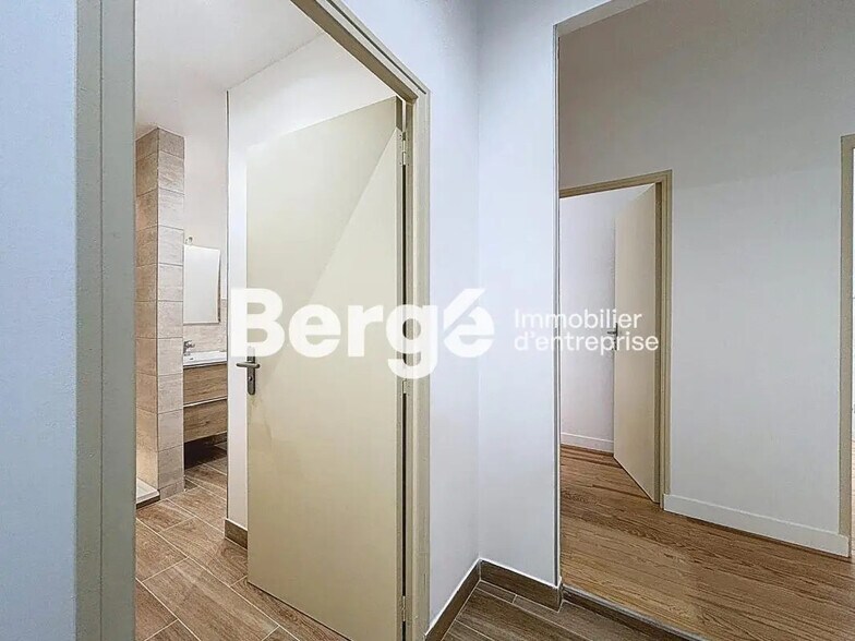 Office in Nice for lease - Interior Photo - Image 3 of 10