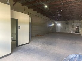 4260-4268 N Boulevard Industrial Park - Warehouse