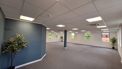 Blackbrook Park Ave, Taunton for lease Interior Photo- Image 2 of 5