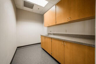 1803 Phyllis St, Bentonville, AR for lease Interior Photo- Image 1 of 6