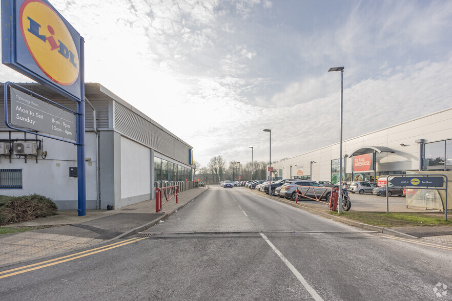 Barnfield Road Retail Park, Swindon for lease - Building Photo - Image 3 of 3