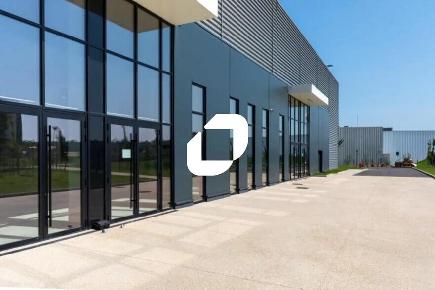 Office in Sucy-en-Brie for lease - Building Photo - Image 2 of 6