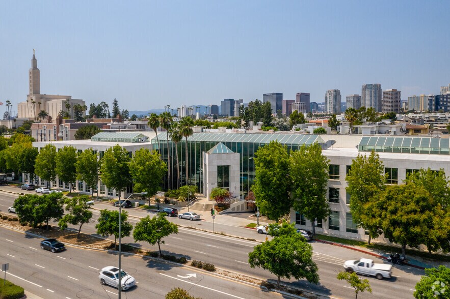 10635 Santa Monica Blvd, Los Angeles, CA for lease - Building Photo - Image 2 of 8