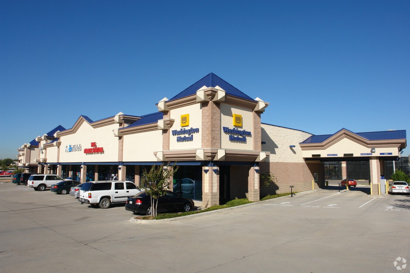 111 W Debbie Ln, Mansfield, TX 76063