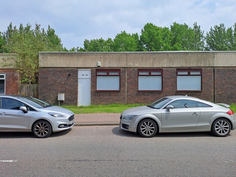 6-28 Beaconsfield Rd, Hatfield for sale - Building Photo - Image 3 of 3