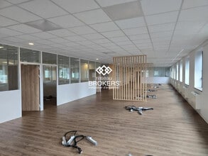 Office in SAINT-OUEN-L'AUMONE for lease Building Photo- Image 2 of 6