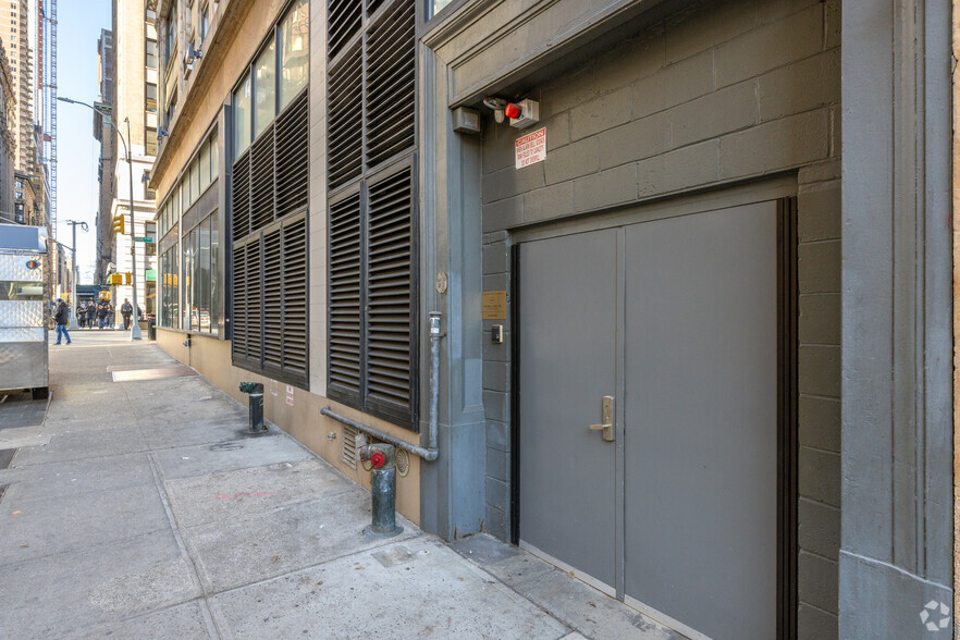 425 Park Ave S, New York, NY for lease - Building Photo - Image 2 of 7