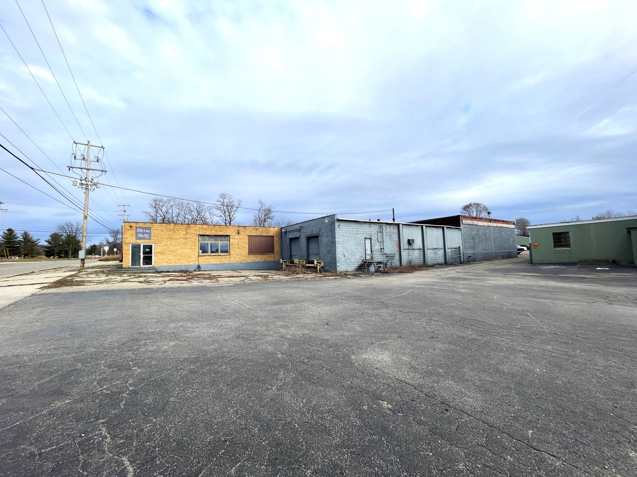 181 N Clark St Parking - 1krjeax