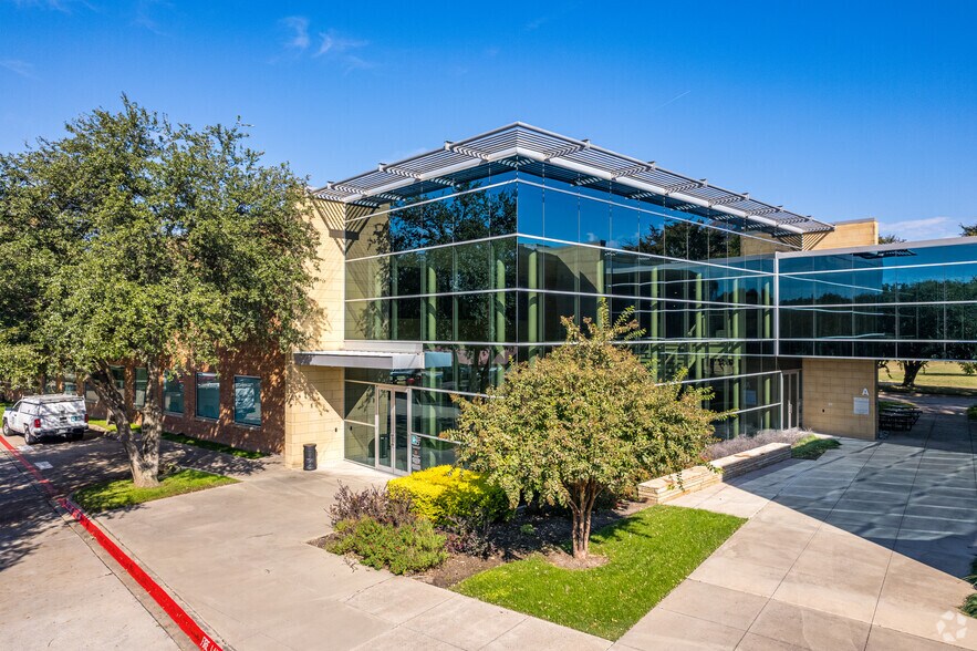 16301 Quorum Dr, Addison, TX for sale - Building Photo - Image 1 of 1