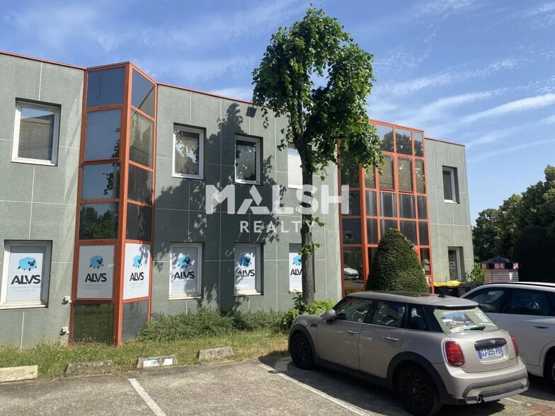 Office in Lyon for lease - Building Photo - Image 1 of 5