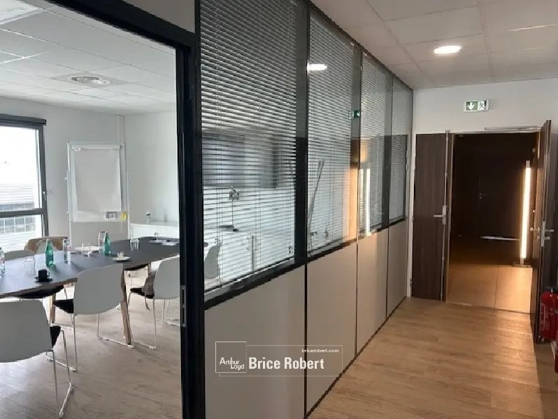 Office in Chassieu for sale Interior Photo- Image 1 of 5