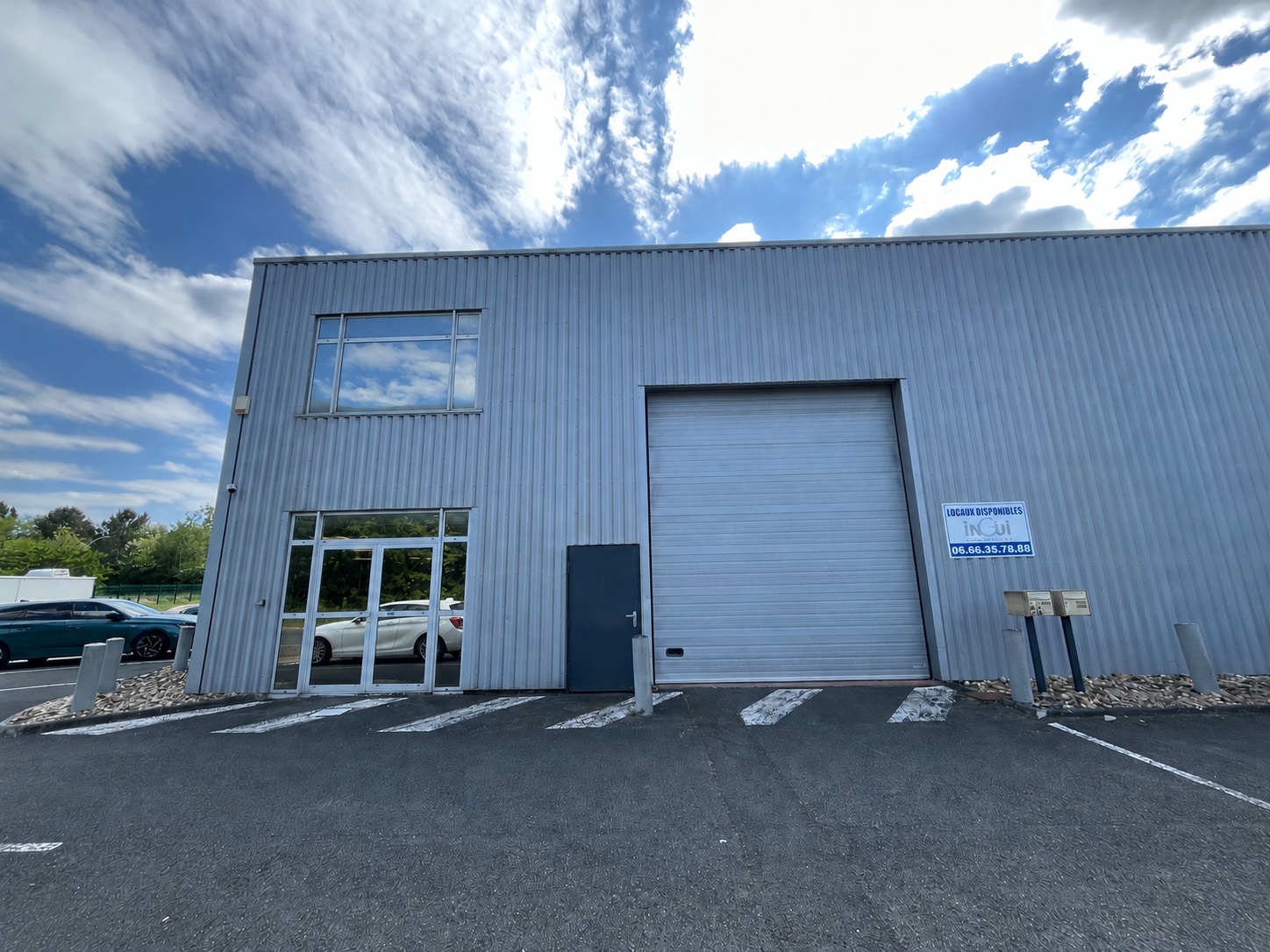23 Za Du Grand Chemin, Yvrac for lease Interior Photo- Image 1 of 10